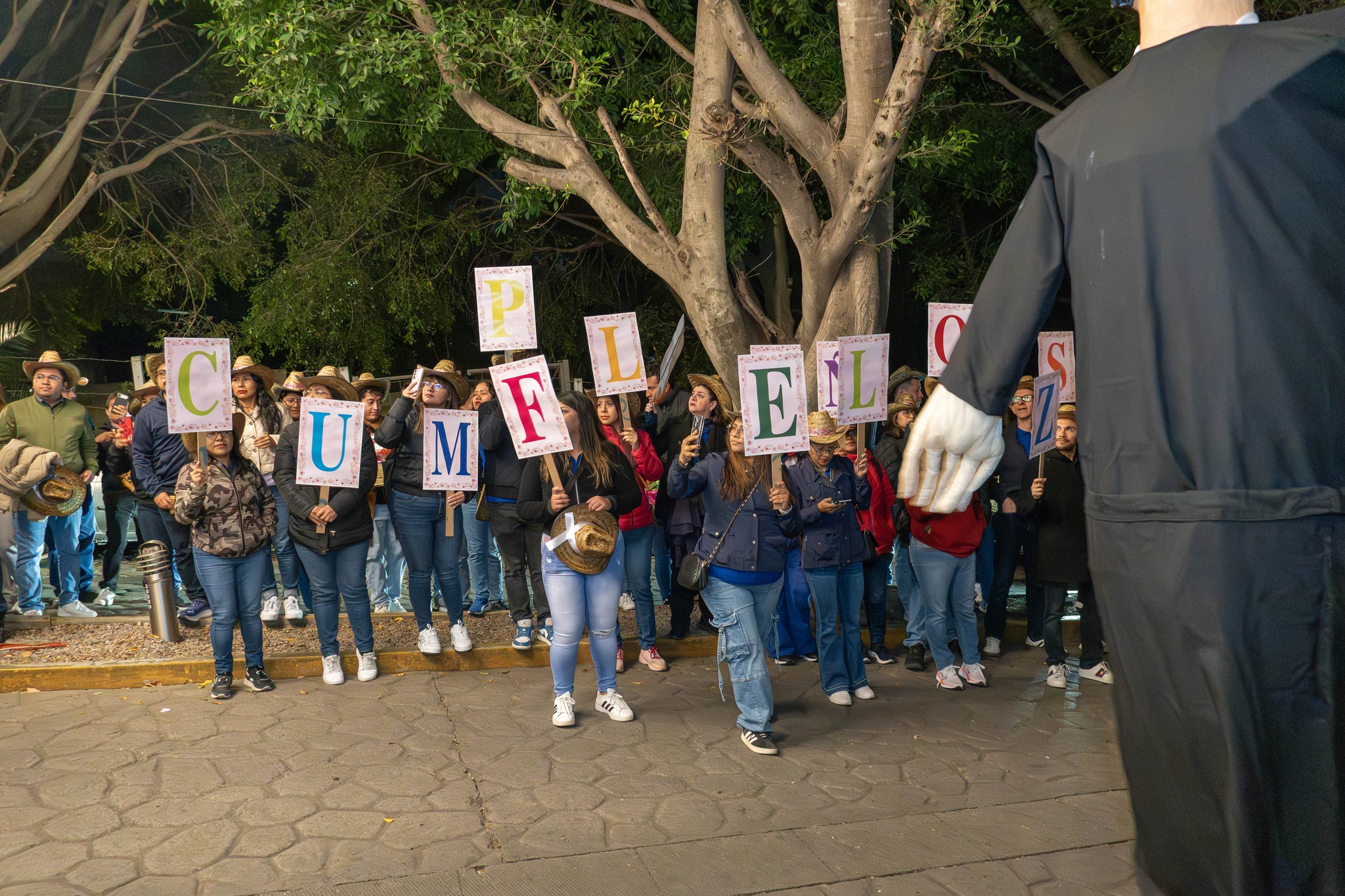 586176869_1416962120429828_1768587826154364519_n